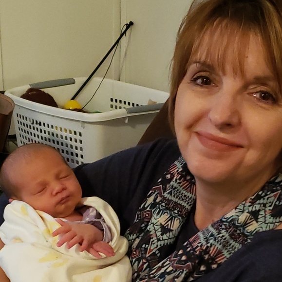 Meet your Posher, Lisa - Picture 2 of 4